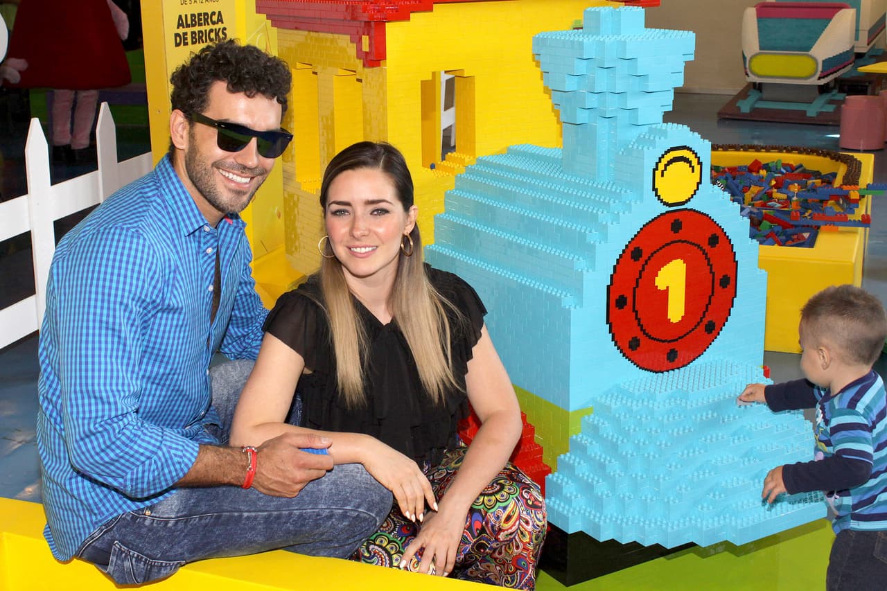 Lo que es verdad es que 
<b><a href="http://www.univision.com/temas/ariadne-diaz">Ariadne</a></b> atraviesa por su mejor momento, pues goza del éxito de '
<b><a href="http://www.univision.com/novelas/la-doble-vida-de-estela-carrillo">La doble vida de Estela Carrillo</a></b>', así como de su maternidad, por lo que las críticas de su sobrepeso es algo que la tienen sin cuidado.