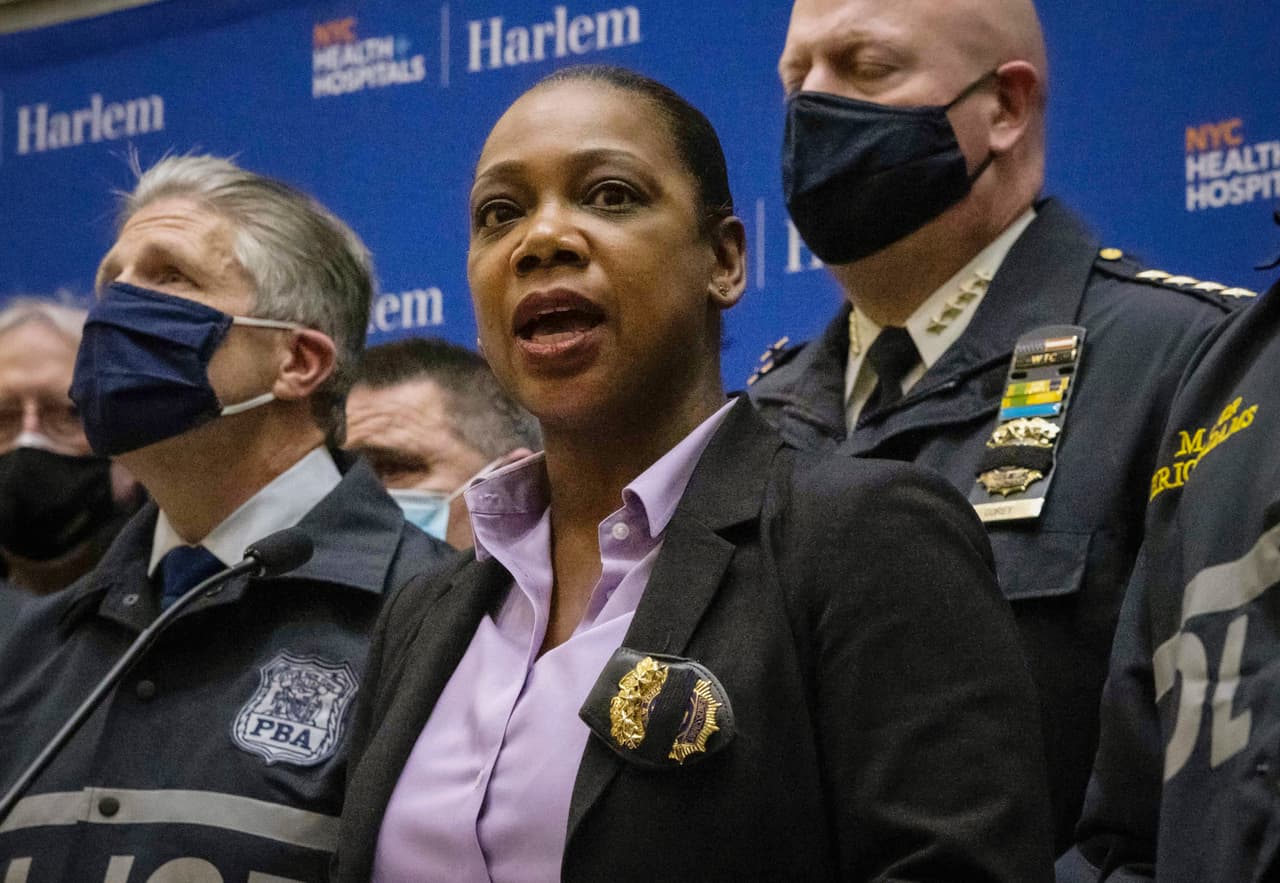 Renuncia a su puesto la comisionada de la Policía de Nueva York, Keechant Sewell