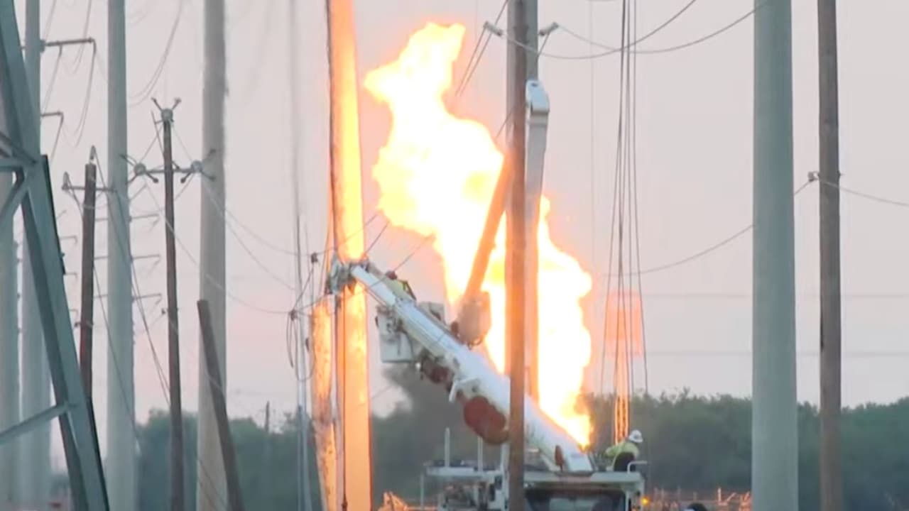 ¿Cuántos daños ha habido con el incendio de una tubería de gas natural en Deer Park?