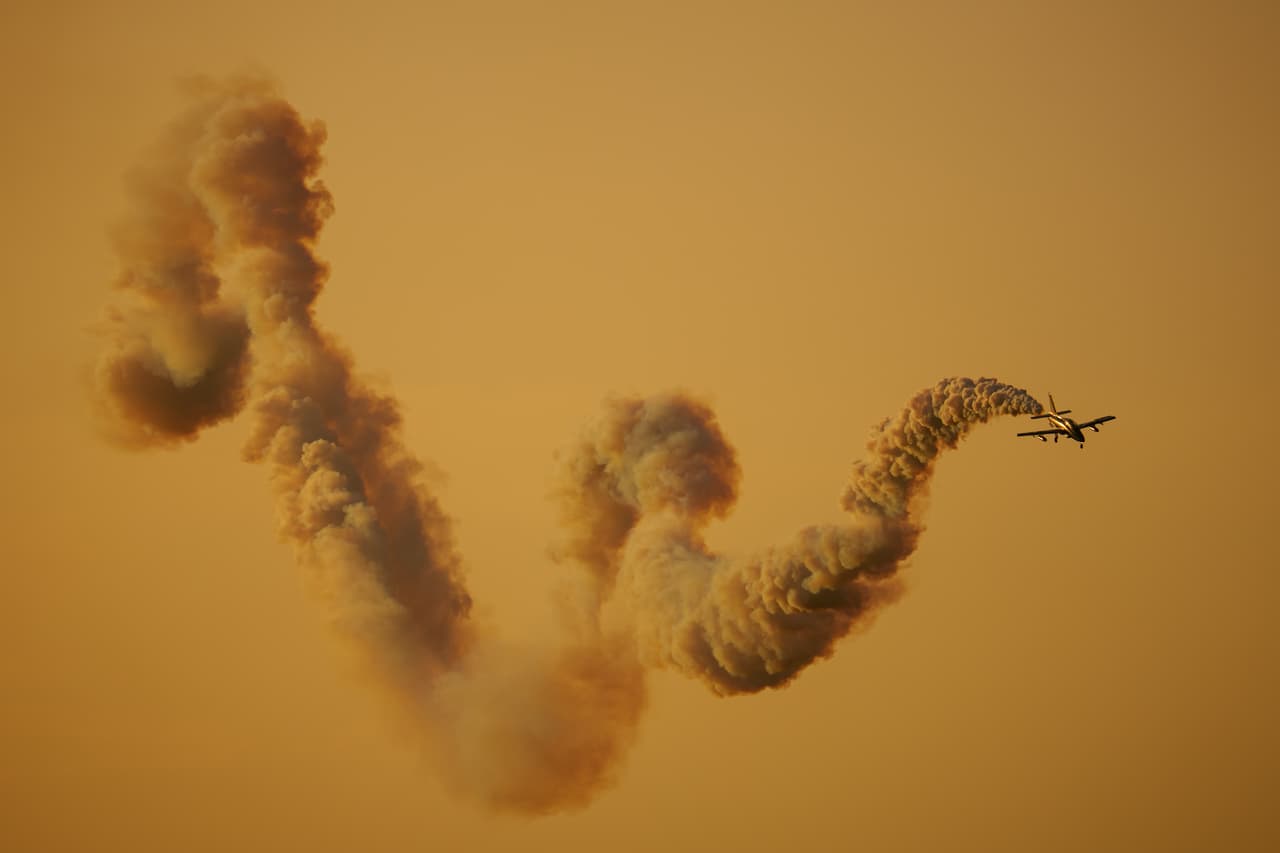 Los Frecce Tricolori, el equipo acrobático de la Fuerza Aérea Italiana, realizan una exhibición en el Show Aeronáutico Internacional BIAS