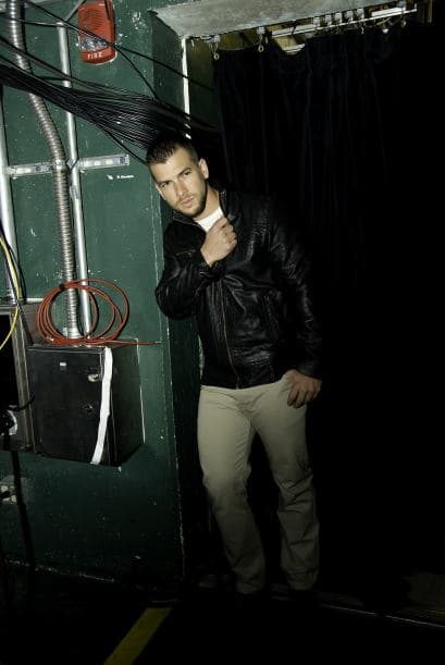 Carlos McConnie se mostró súper atractivo en cada rincón del lugar.