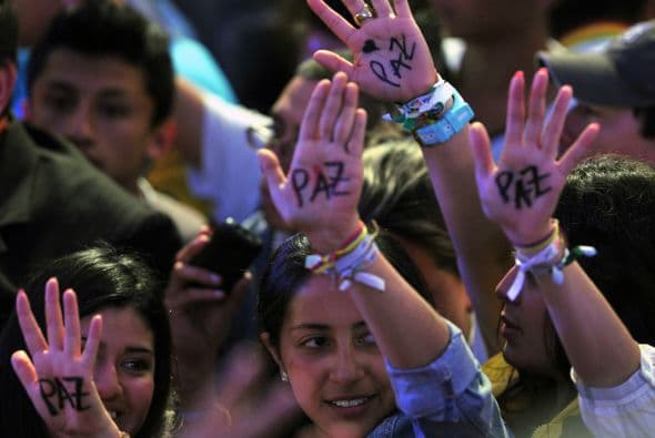 Con la esperanza de ver la paz en un país que acumula medio siglo de conflicto armado.