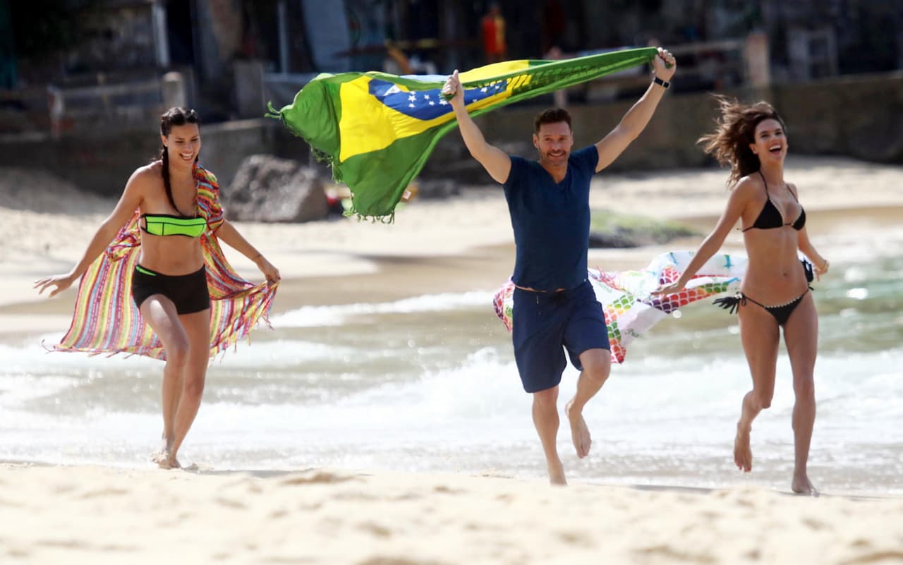 Las hermosas brasileñas recorrieron las playas de Rio junto a Ryan Seacrets.