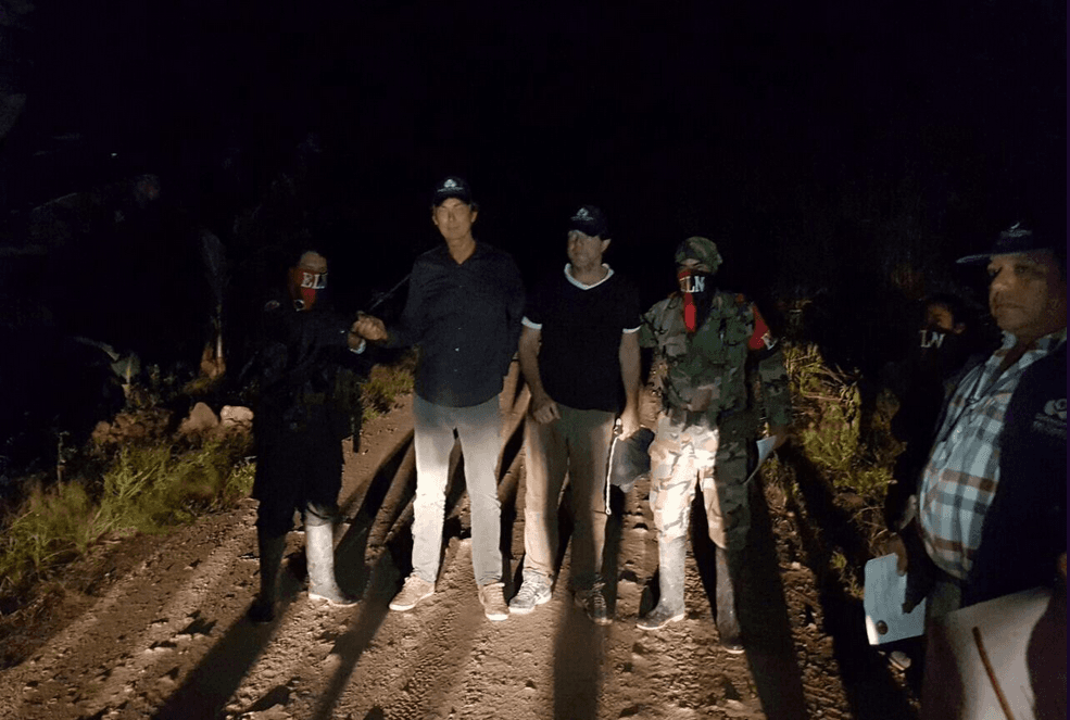 Guerrilla colombiana del ELN libera a dos periodistas holandeses que mantuvo secuestrados durante una semana