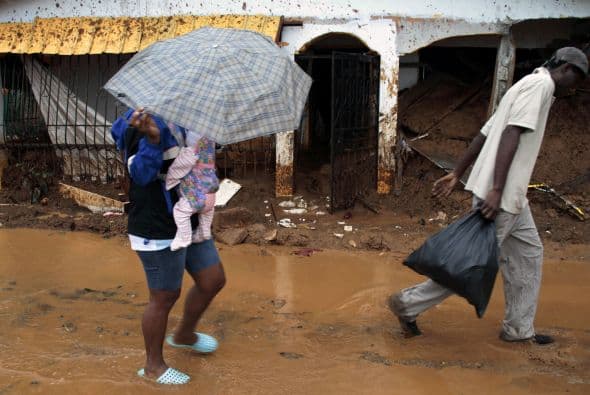 Al ver la situación por la que atraviesa el país panameño, el gabinete ministerial acordó desde el pasado fin de semana establecer un cerco sanitario en las zonas afectadas.