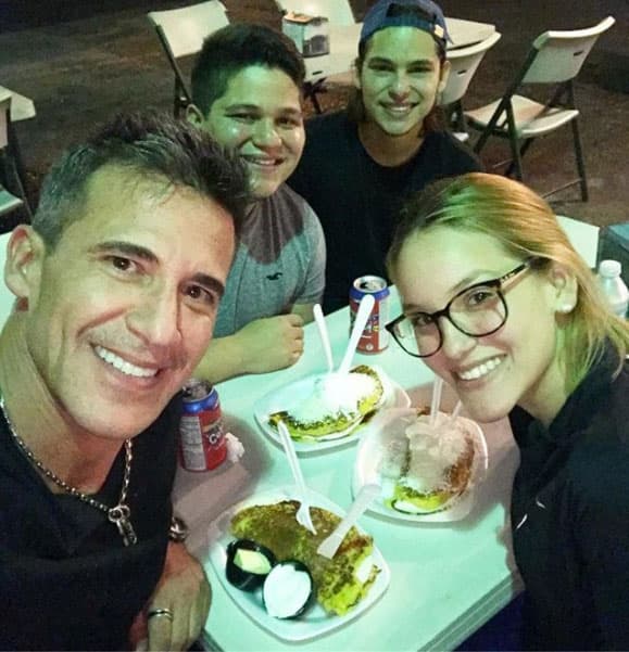 Jorge Aravena también es un feliz papá y muy amoroso, él tiene 4 hijos: Jorge Luis (21), Claudia Valentina (20), Luis Fernando (17) y Diego Alejandro (8).