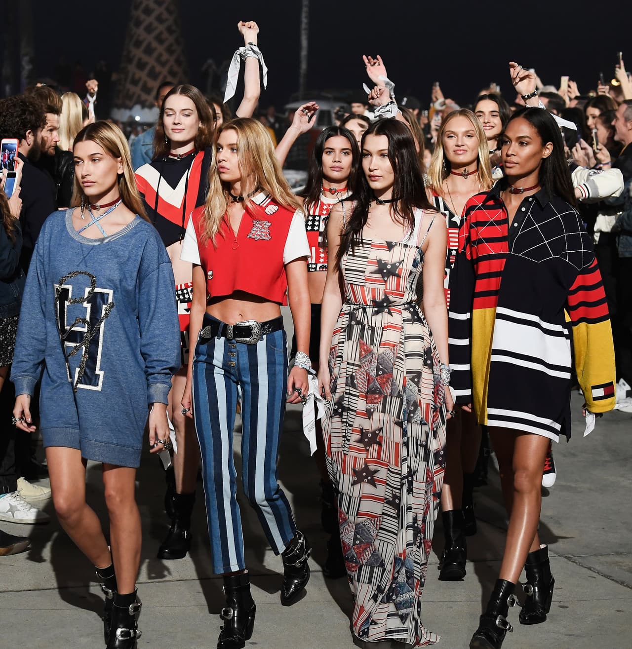 Junto a ellas, Joan ha participado en campañas del diseñador Tommy Hilfiger.