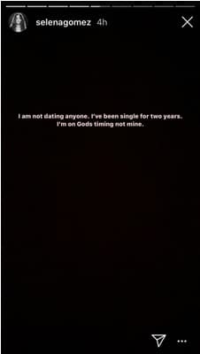 "
<b><a href="https://www.univision.com/famosos/cansada-de-decirlo-selena-gomez-lo-pone-por-escrito-esta-soltera-fotos" target="_blank">No estoy saliendo con nadie</a></b>. He estado soltera por dos años. Será en el tiempo de Dios, no en el mío", dejó por escrito.