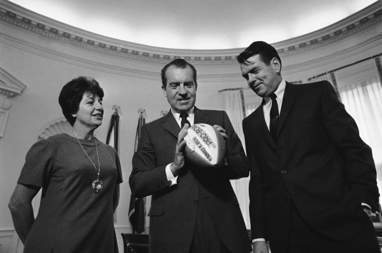 Richard Nixon, centro, en la Casa Blanca.