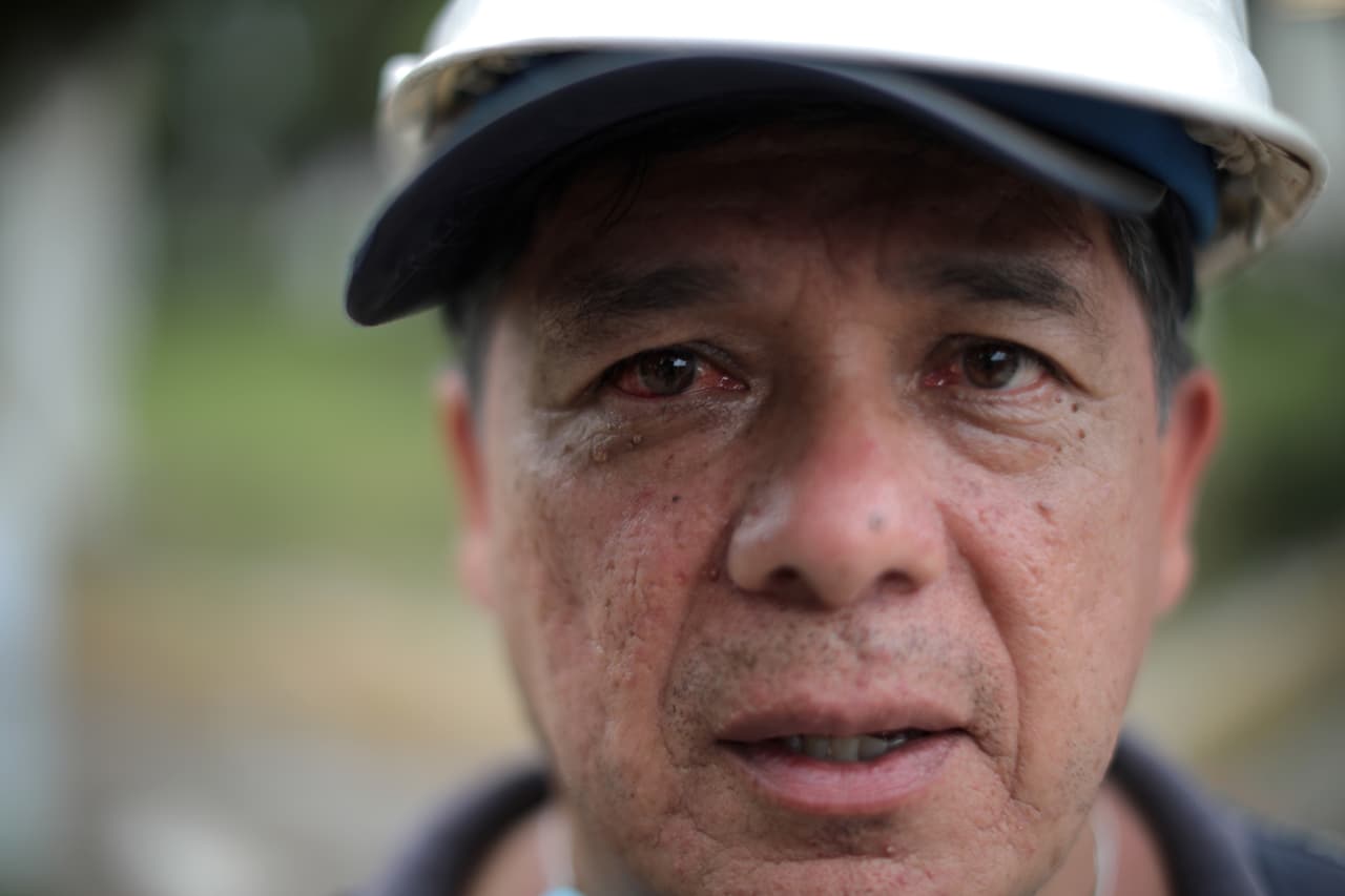 Los ojos de un mexicano que acaba de perder su hogar en San Gregorio Atlapulco.