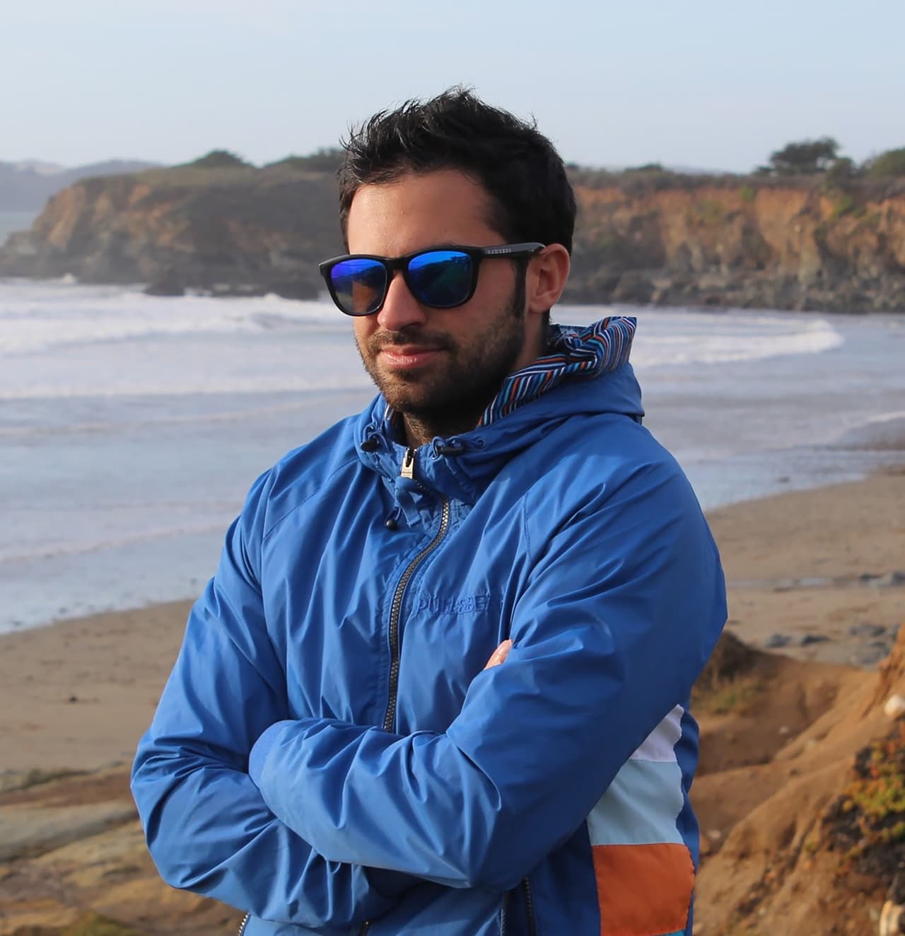 <b>Santiago Pina Ros</b>: es español, tiene un grado en ciencias de la universidad de Murcia y en la actualidad se desempeña como ingeniero de software en WhatsApp. Anteriormente, trabajó en Microsoft y Facebook, pero en WhatsApp se ha desempeñado en el mejoramientos de las videollamadas y de los estados para Iphone.