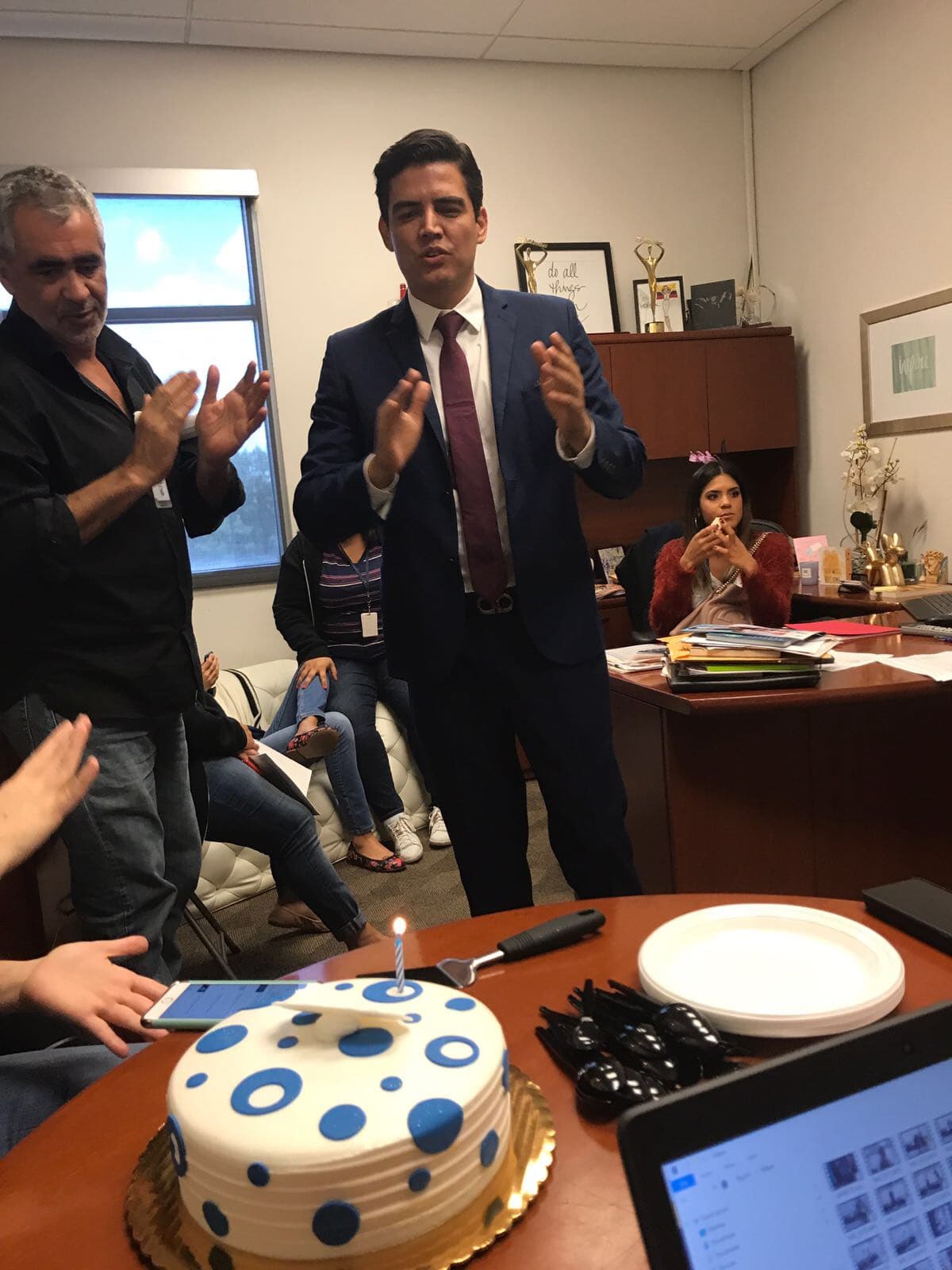 Orlando estaba muy contento de escuchar a su familia del programa, cantándole las mañanitas.