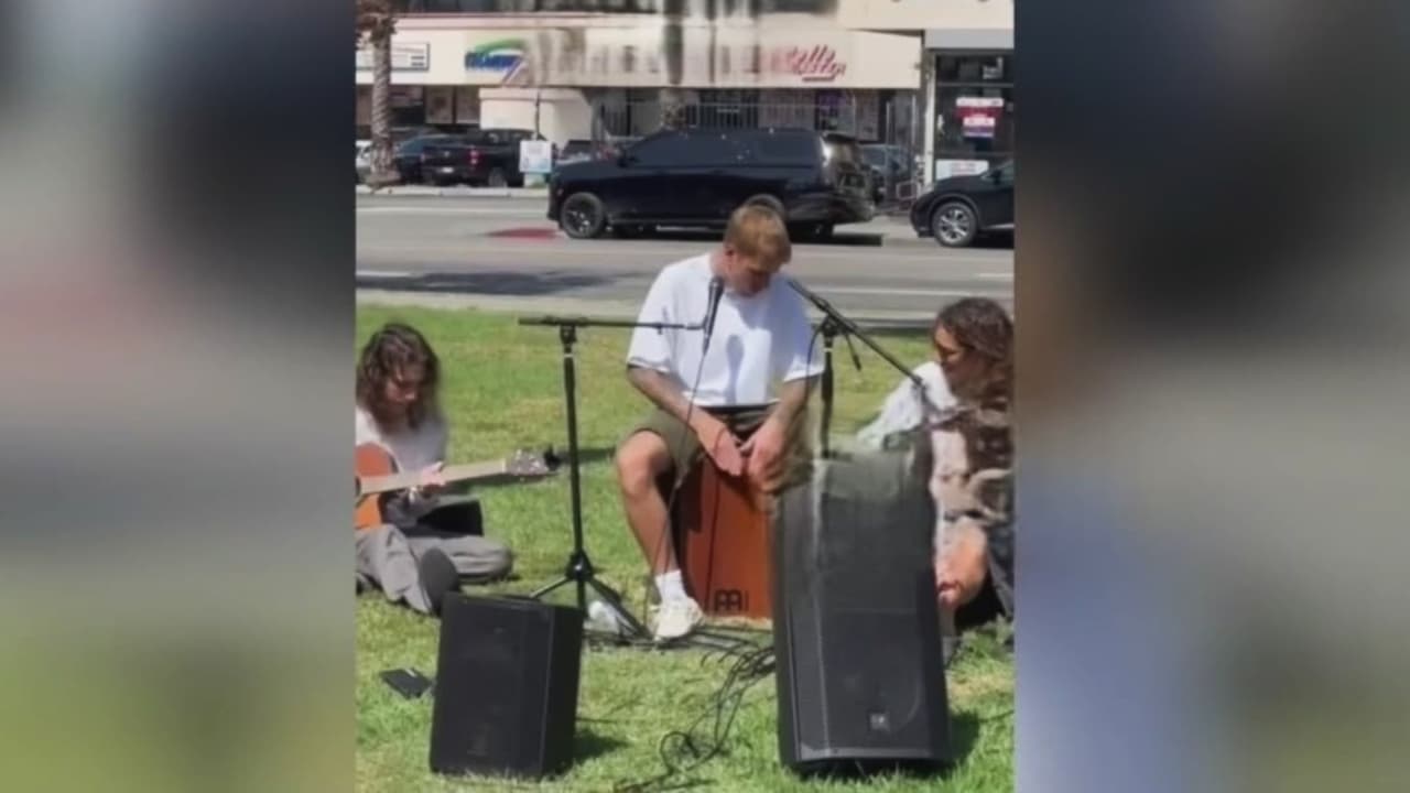 Justin Bieber sorprende con una presentación a los visitantes del parque MacArthur en Los Ángeles