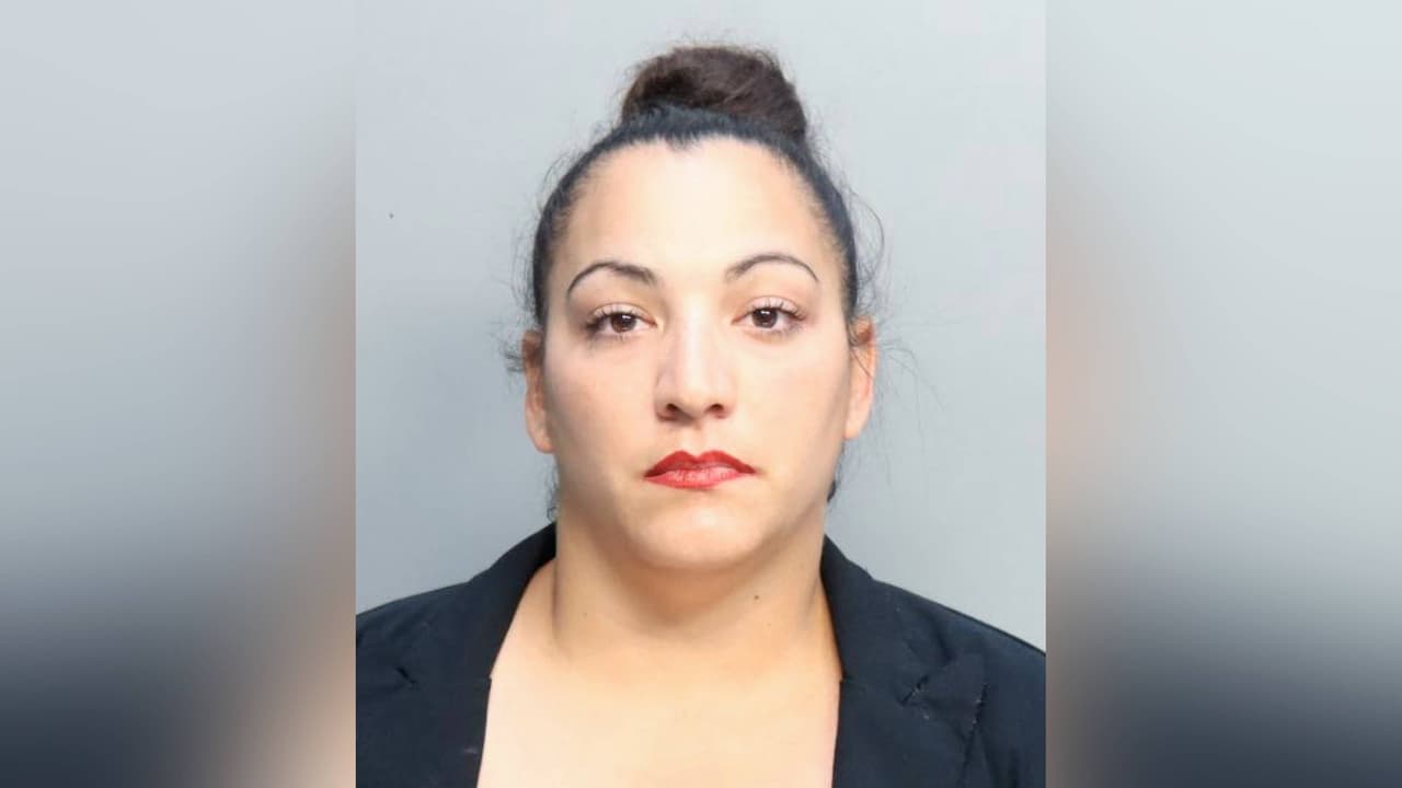 Dejan a una niña de 4 años abandonada por más de cuatro horas en un autobús escolar