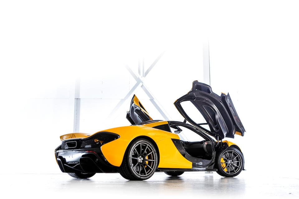 <h3 class="cms-H3-H3"><b>McLaren P1 Coupe 2014</b></h3>
<br>Vendido en $1,269,898 con un registro de 604 millas (973 kilómetros).