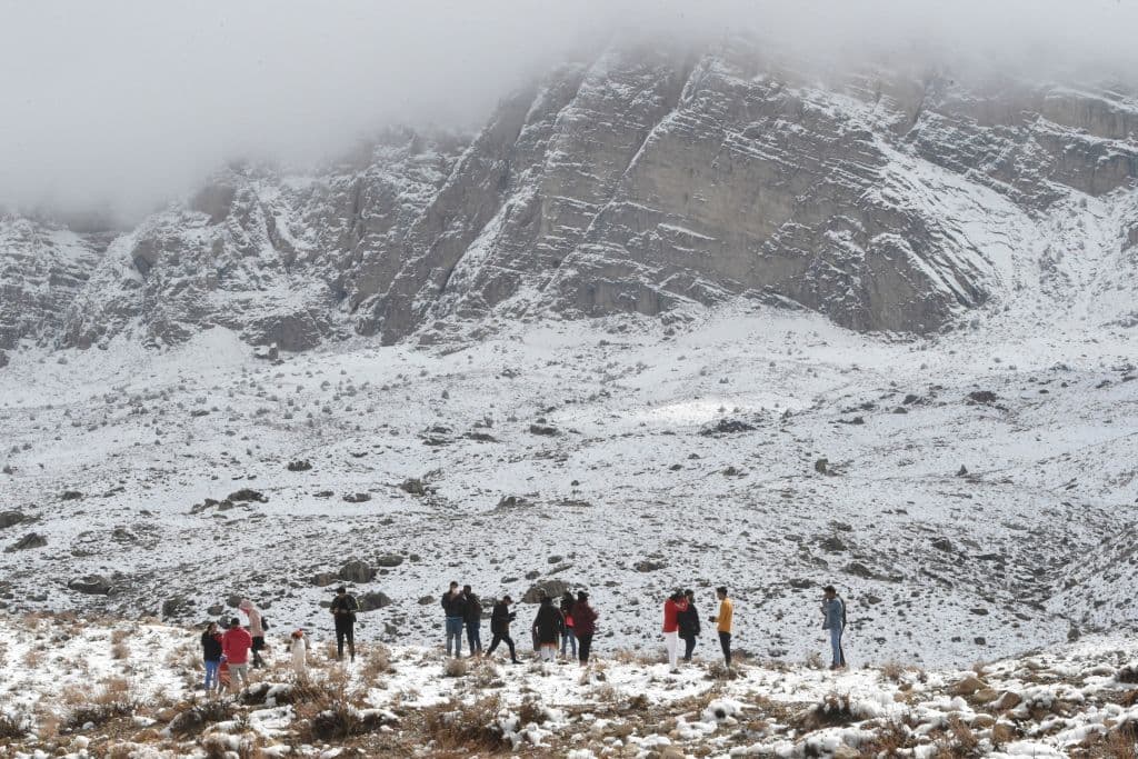Las fuerzas armadas de Pakistán informaron que las personas que aún están varadas en Murree serán trasladadas a cinco campamentos de socorro establecidos por el ejército.