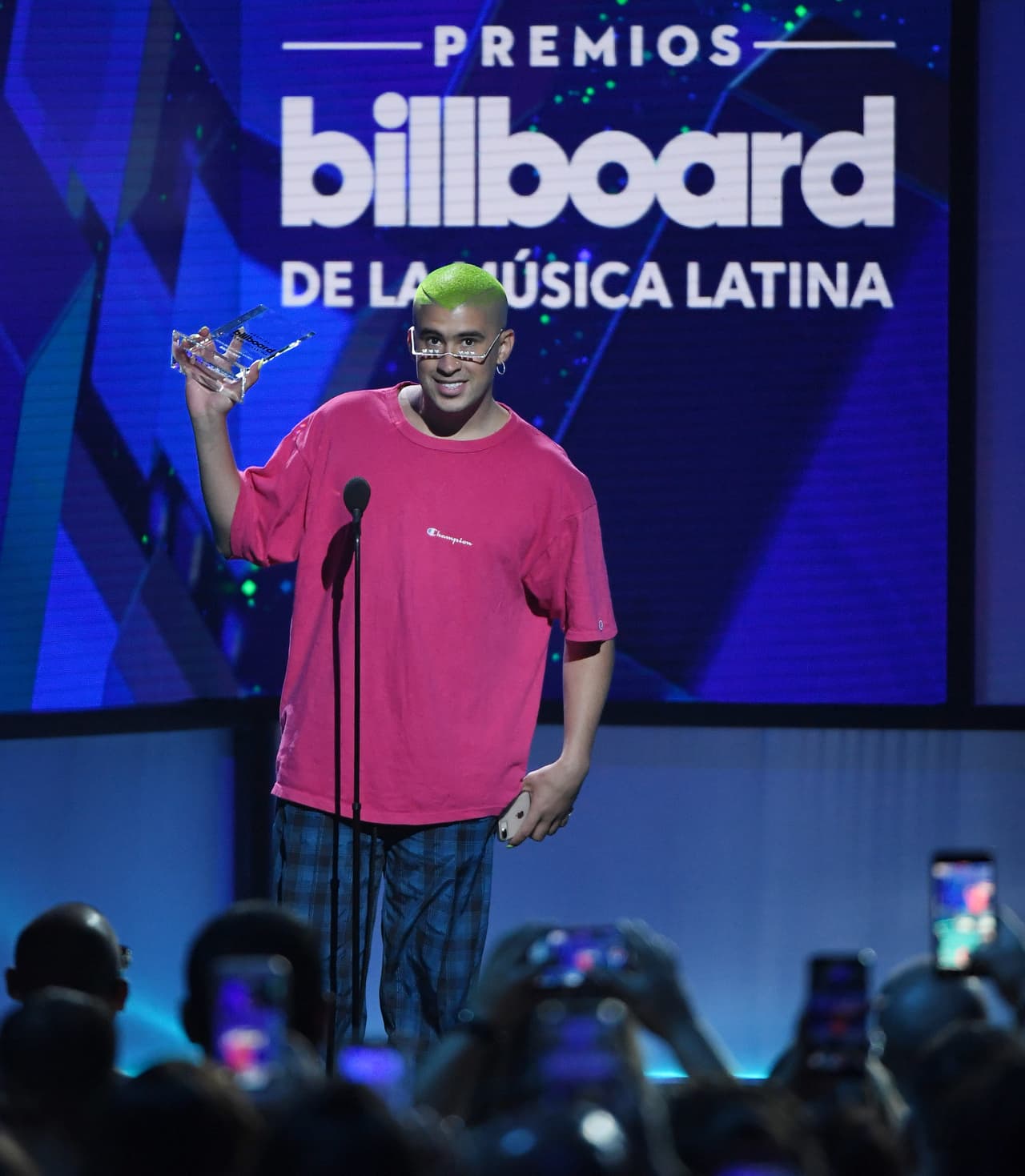 El tema ‘Flor’ fue compuesto por Benito Martínez y Los Rivera Destino.