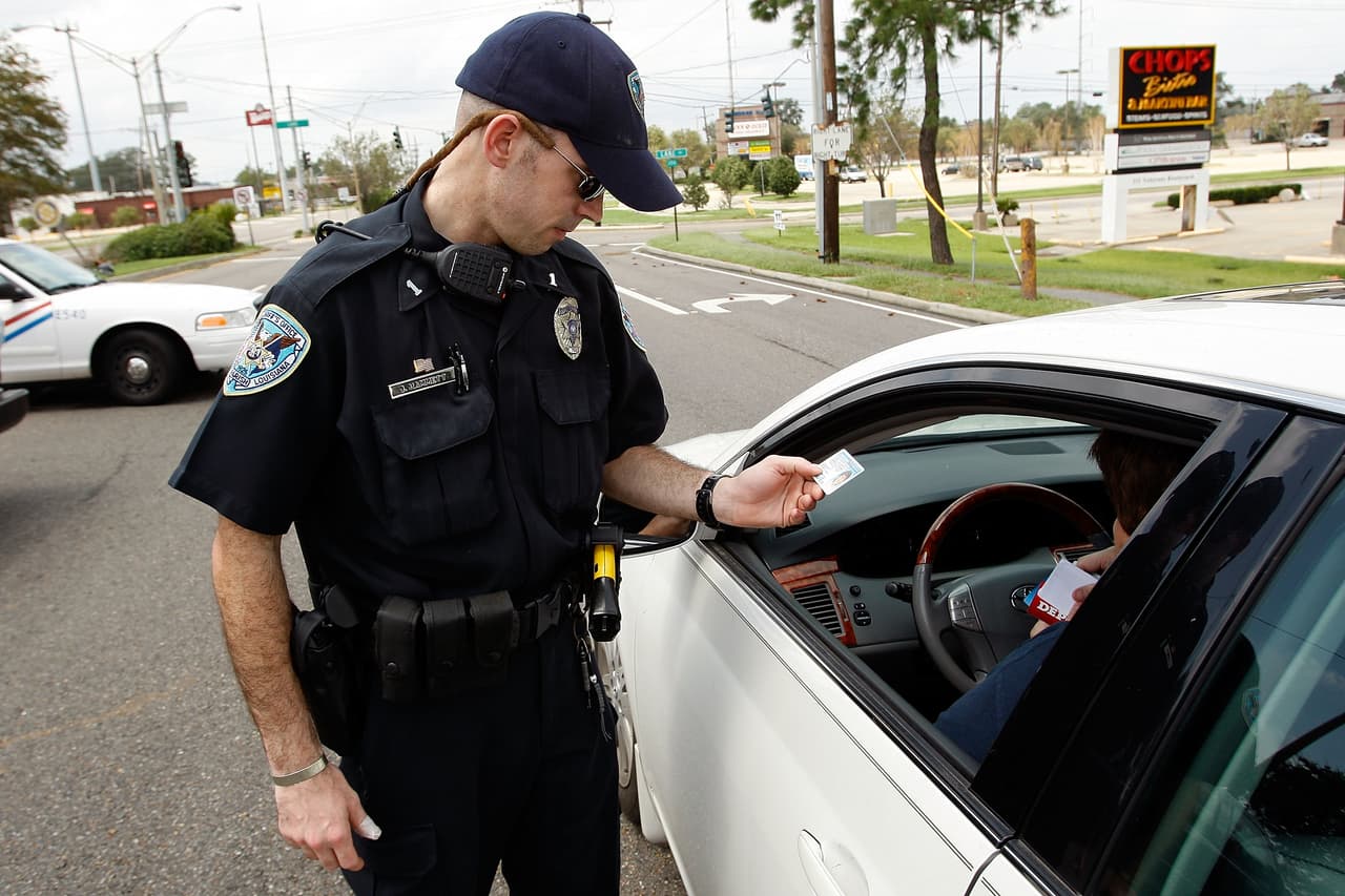 El abogado Ezequiel Hernández coincide en la idea de que bajo la política de ‘tolerancia cero’ que está operando en todo el país hay más razones para mantenerse alejados de cualquier lugar en donde la identidad de las personas sea susceptible de ser revisada. Incluso si el inmigrante tiene estatus legal, siempre es recomendable tener documentos consigo.