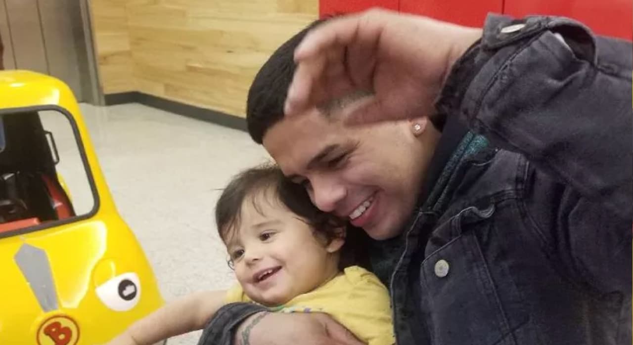 Padre hispano muere tras recibir golpiza de un menor de 14 años en tren de Chicago