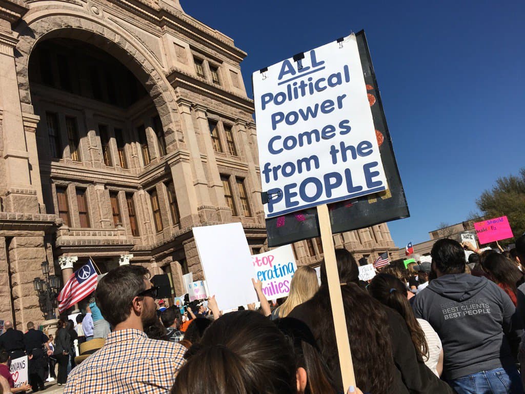 Mensaje: “Todos los poderes políticos vienen de la gente”
<br>