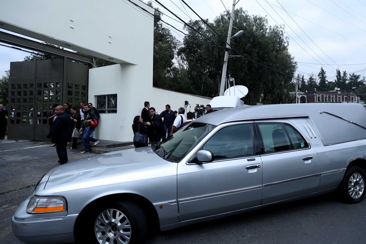 Hoy se realizó una misa privada a la que también acudieron algunas personalidades del medio artístico.