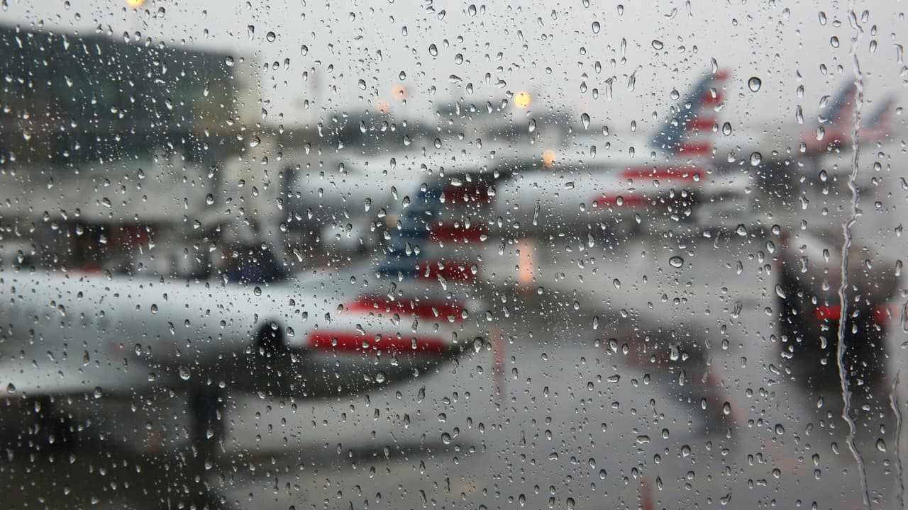 Más de 1,200 vuelos cancelados en el inicio de nueva tormenta invernal en Nueva York y Nueva Jersey