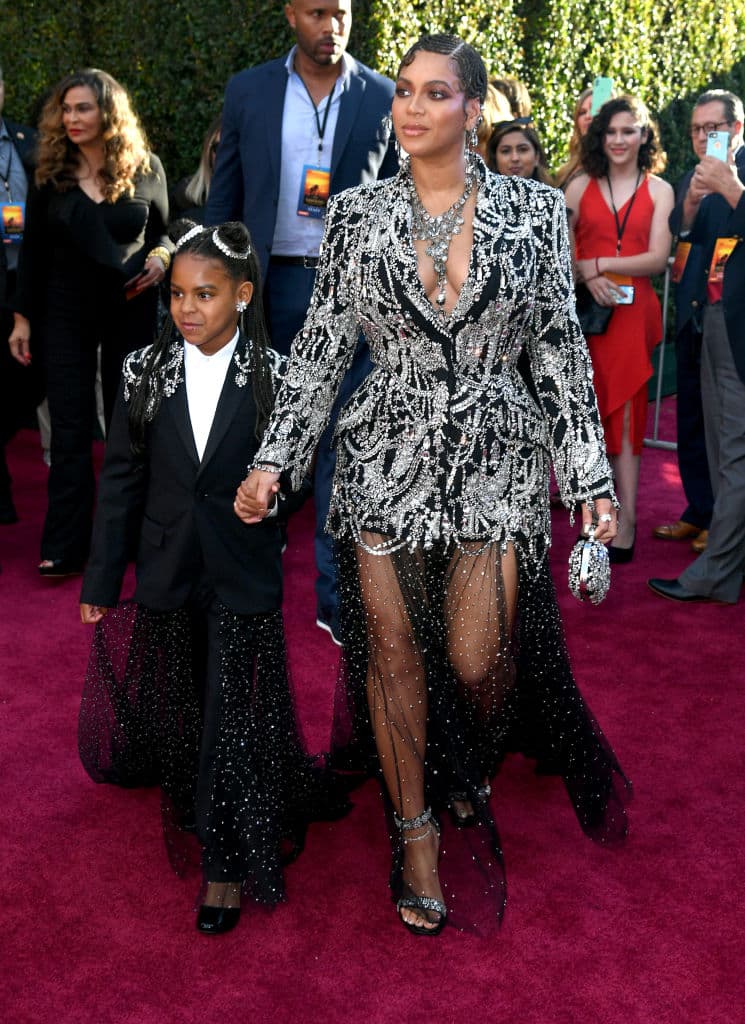 <b>Blue Ivy Carter</b>
<br>Stormi no es la única nena que destaca en una alfombra roja, la primogénita de Beyoncé igual lo hace. Así brilló en la premiere del 'live action' de ‘El rey león’ (2019).