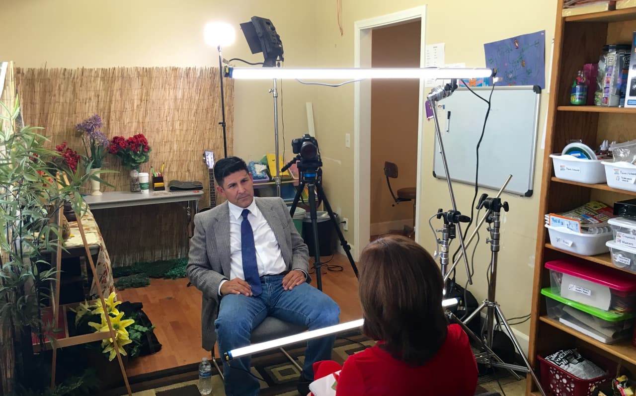 En su lecho de muerte el padre de Adam confesó que él había sido el responsable del asesinato por el que su hijo pagaba en la cárcel. Luego de eso, los abogados del "Proyecto Inocente" y un investigador privado pudieron probar que había sido apresado injustamente.