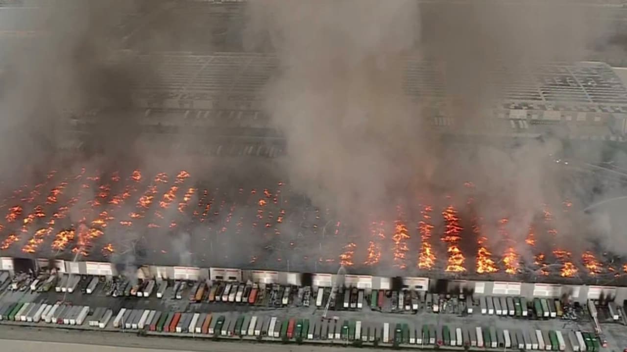 Se grabó incendiando almacén de Kimberly Clark y ahora enfrenta cargos del DOJ