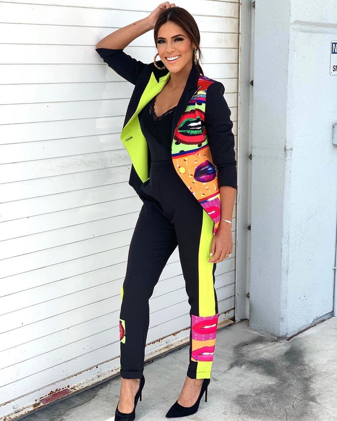 Con este original y bello atuendo de Fran, bien engalanado con su sonrisa, nos despedimos por esta semana, pero recuerda que siempre te esperamos con lo que a ti te gusta, te divierte y te interesa.