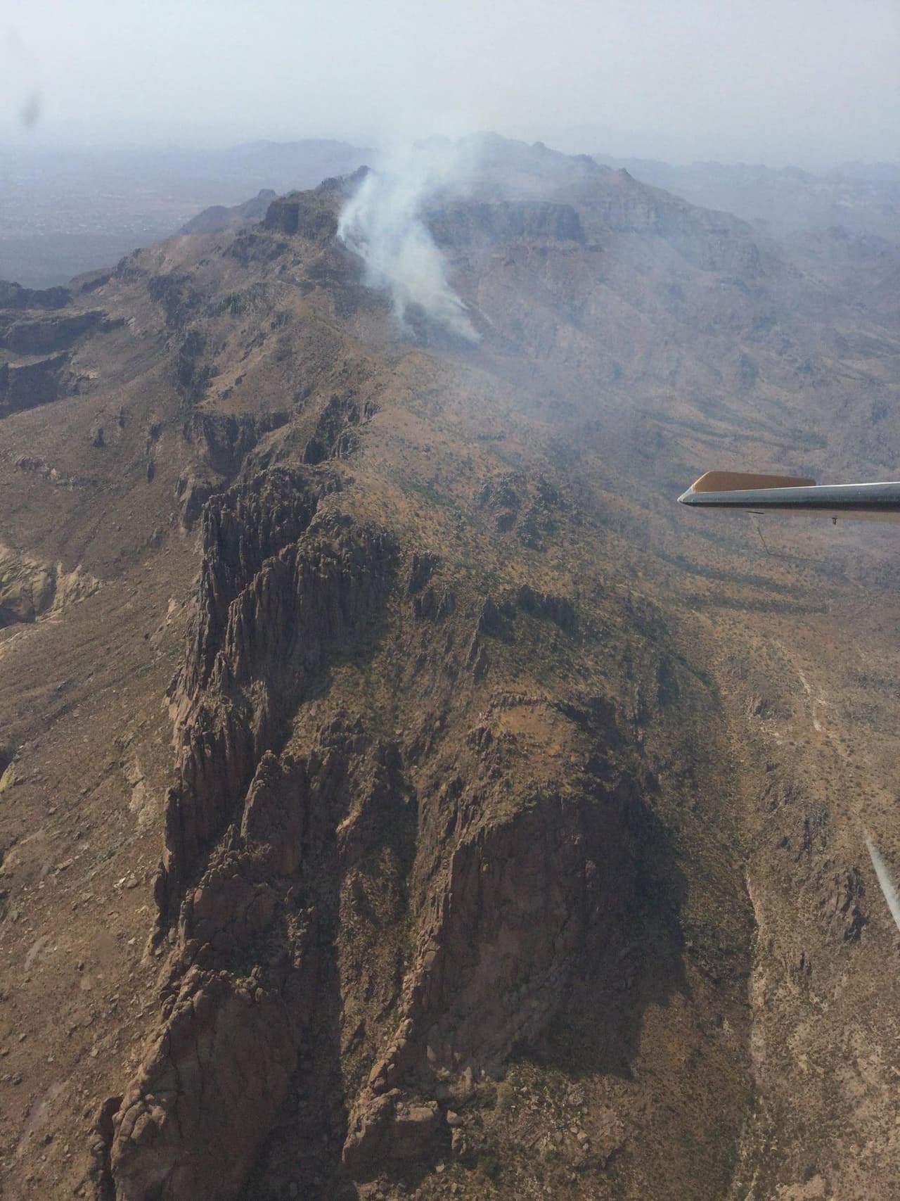 El humo y las llamas serán visibles desde las áreas de Gold Canyon y al este del valle.
<br>