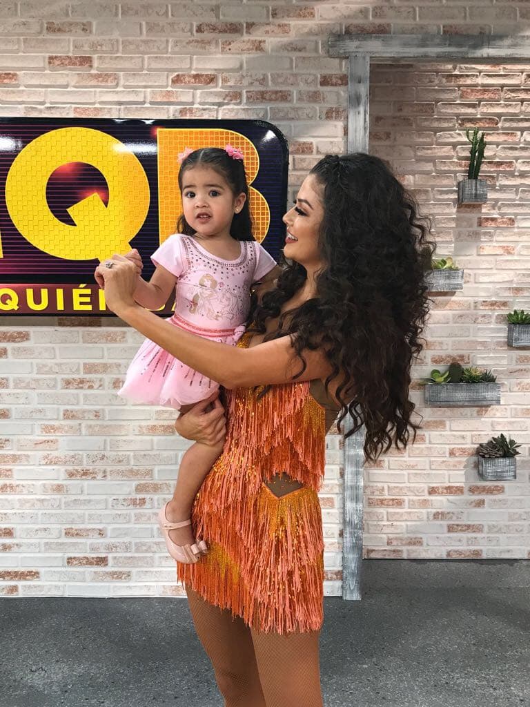 Madre e hija son adorables, Ana Patricia no podía estar más feliz esta noche.