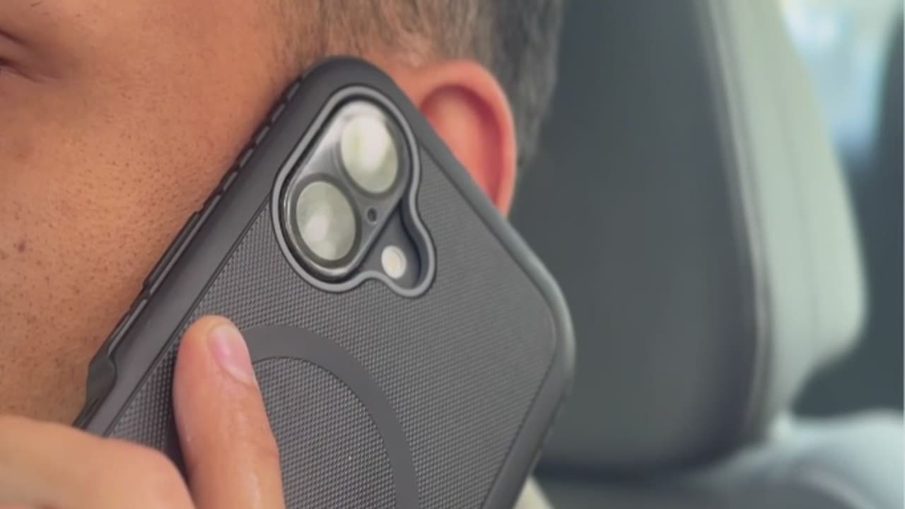 Proyecto en Florida busca prohibir cualquier dispositivo portátil al conducir, incluso en la falda