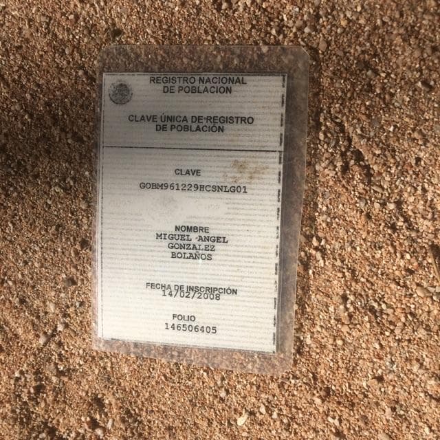 Identificación encontrada con uno de los restos en el desierto