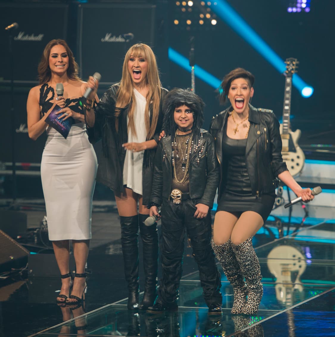 Gran lluvia de estrellas se dio cita, Carlos Rivera, Julión Álvarez, Ricardo Montaner, Moderatto, Kumbia All Starz y La Sonora Dinamita formaron parte de los musicales. La gran sorpresa de la noche fue el reencuentro de Pee Wee con los Kumbia All Starz, quien por desgracia fue el primer capitán eliminado junto con la Familia Gómez.