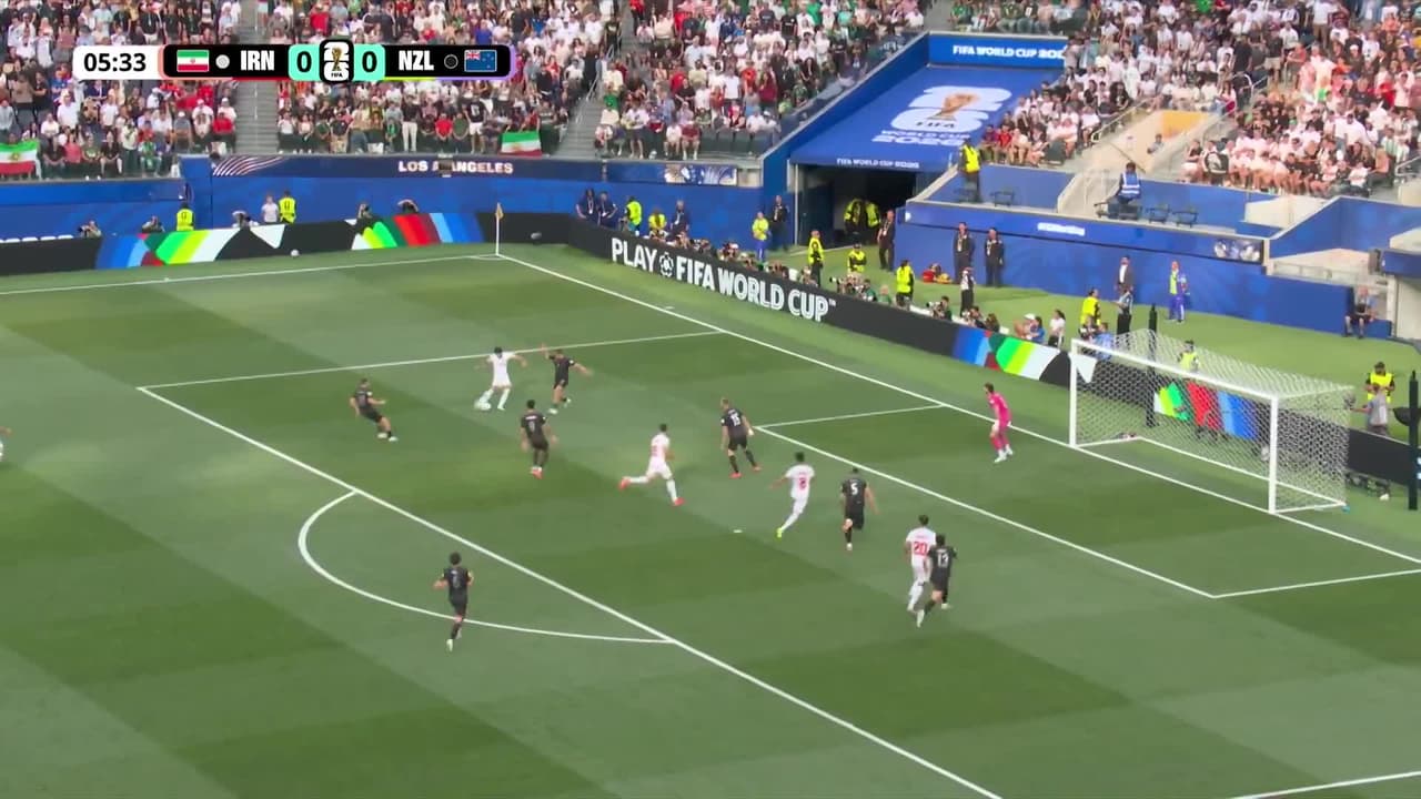 ¡GOL!  anota para Nueva Zelanda. Elijah Just