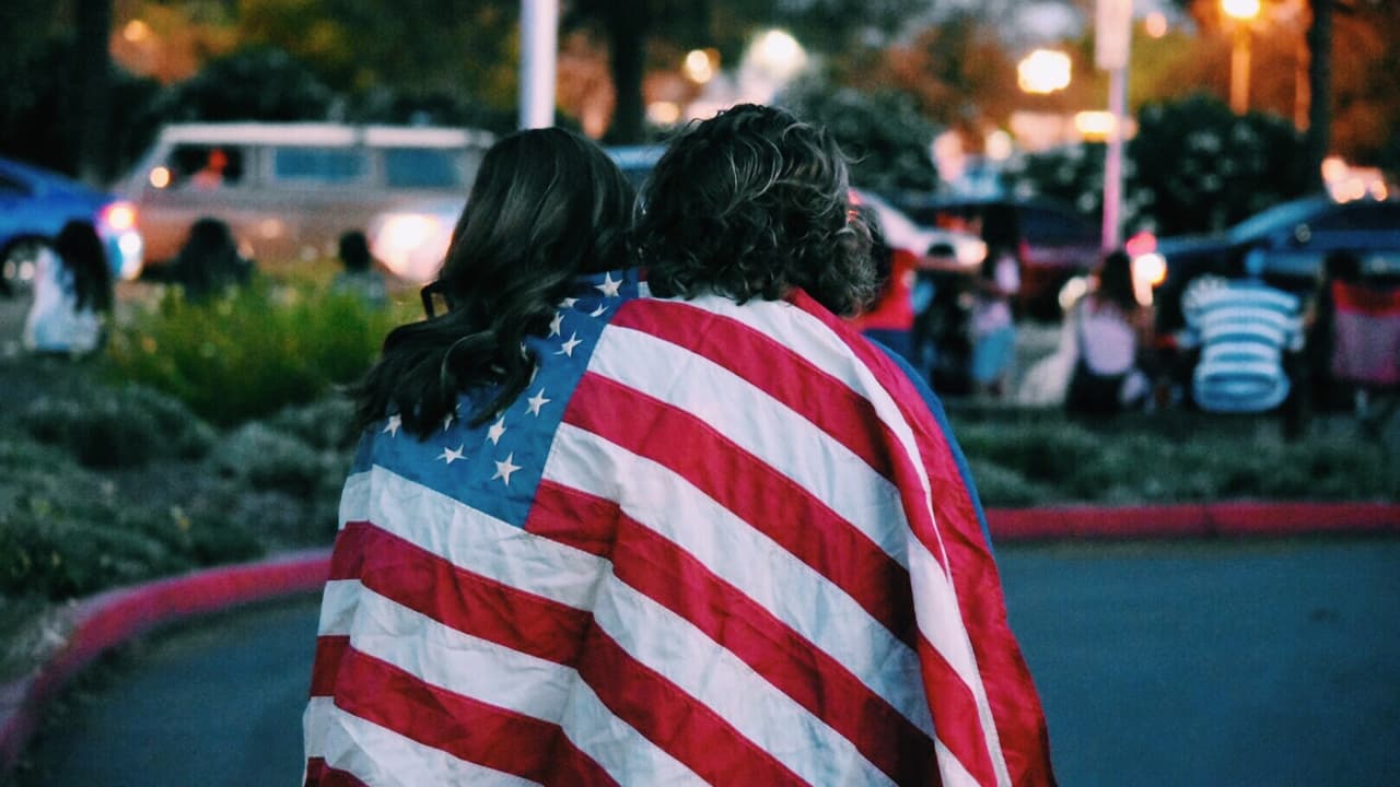 <b>Desfile del 4 de Julio</b>
<br>El desfile del Dia de la Independencia es amigable para la familia y está ubicado en Independence Park. Habrá mucho para ver y hacer, incluyendo actividades divertidas para todas las edades.
<br>
<br>Cuando: jueves, 4 de julio
<br>Hora: 10:00AM hasta 12:00PM
<br>Donde: 3954 N. Springfield Ave
<br>Costo: Gratis