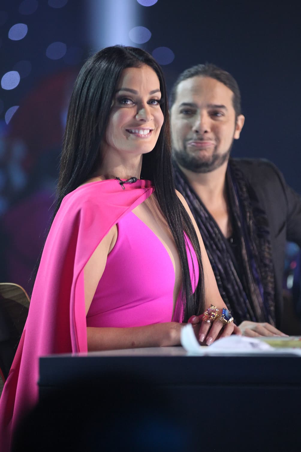 En esta ocasión, Dayanara repitió diseñador. El creador de esta pieza es el venezolano Douglas Tapia. Cuando el jumpsuit salió a la pasarela, Reading Pantaleón, stylist de Dayanara, nos cuenta que no vio a la modelo desfilando sino a la puertorriqueña llevándolo.