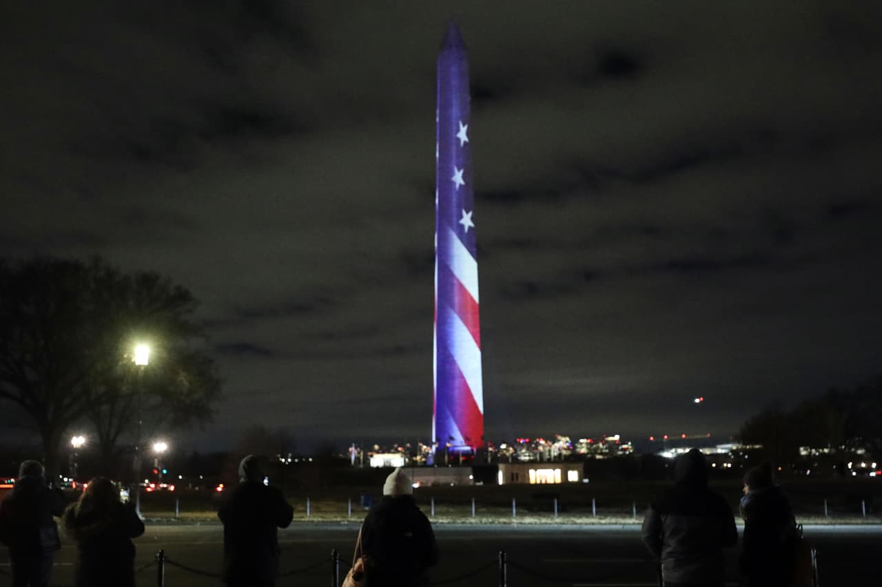 A partir de ese momento, 
<b>cada hora se proyectó un espectáculo de 25 minutos</b>.