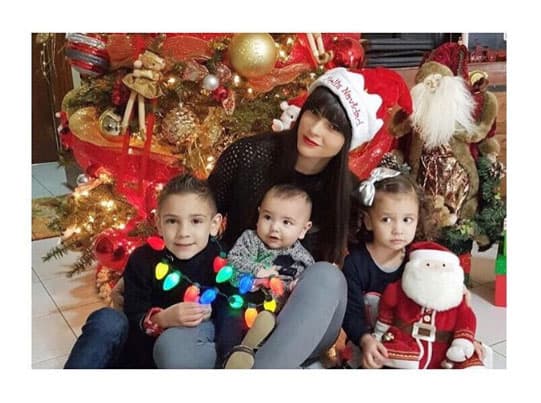 Fabiola Guajardo disfrutó la noche al lado de sus bellos sobrinos.