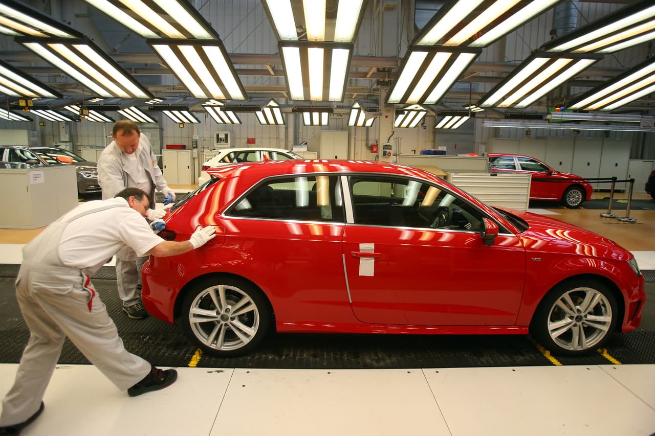 <b>Documentación en regla y contactos de emergencia</b>
<br>Entre tantos preparativos, no olvidar la documentación, tanto personal como la vinculada al automóvil y verificar que la vigencia de la misma. Es recomendable que uno de los pasajeros sea el que se ocupe de esta tarea y que también se ocupe de tener un directorio telefónico con contactos de auxilio vial, médico, etc., en caso de algún imprevisto.