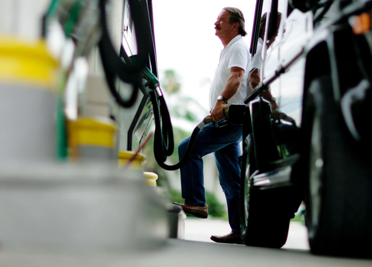 <b>Limpiaparabrisas</b>
<br>Un detalle que puede resultar menor pero que puede ser muy necesario durante el viaje. Revisa el fluido para la limpieza del parabrisas y el correcto funcionamiento y estado de las escobillas.