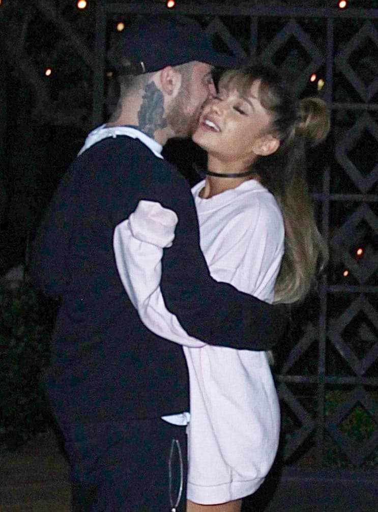Luego de anunciar su ruptura, la cantante expresó que había intentado ayudarlo a superar su abuso de sustancias, pero 
<b><a href="https://www.univision.com/shows/que-crees/ariana-grande-y-mac-miller-asi-fue-su-toxica-historia-de-amor-video">no podía quedarse en una relación “tóxica”</a></b>.