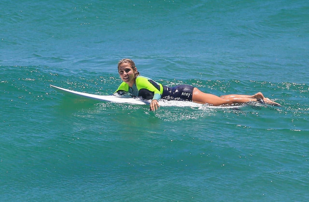 Se preparó para flotar sobre las olas.