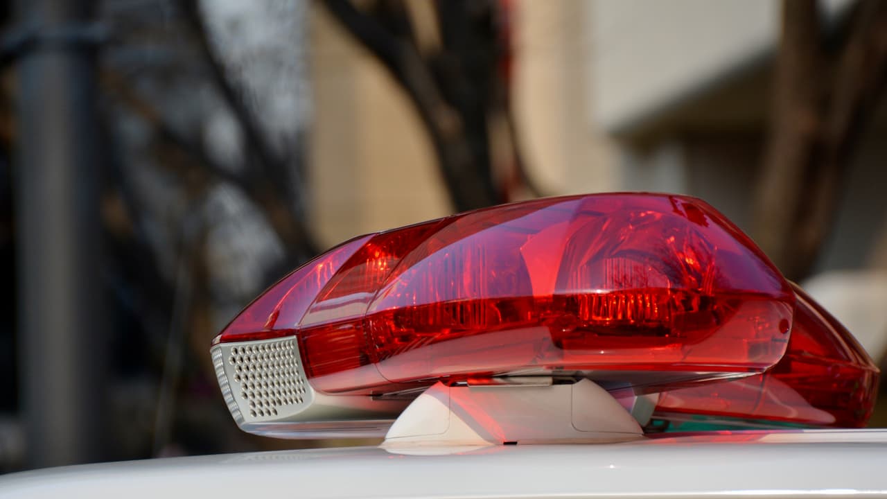 Policía busca a seis sospechosos de apuñalar a un adolescente en el metro de NY