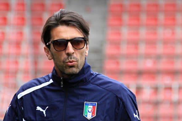 Este guapo guardameta aún levanta suspiros, pues su porte y elegancia dentro y fuera de la chancha encantan a cualquier chica.