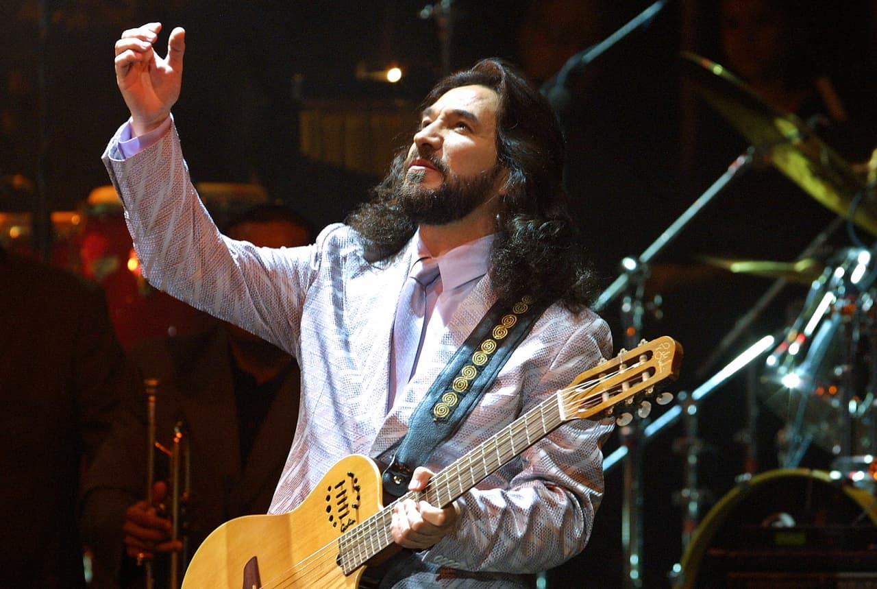 Marco Antonio Solís 'El Buki' cuanta con más de cuatro décadas de trayectoria, y es uno de los cantautores más reconocidos en Latinoamérica.