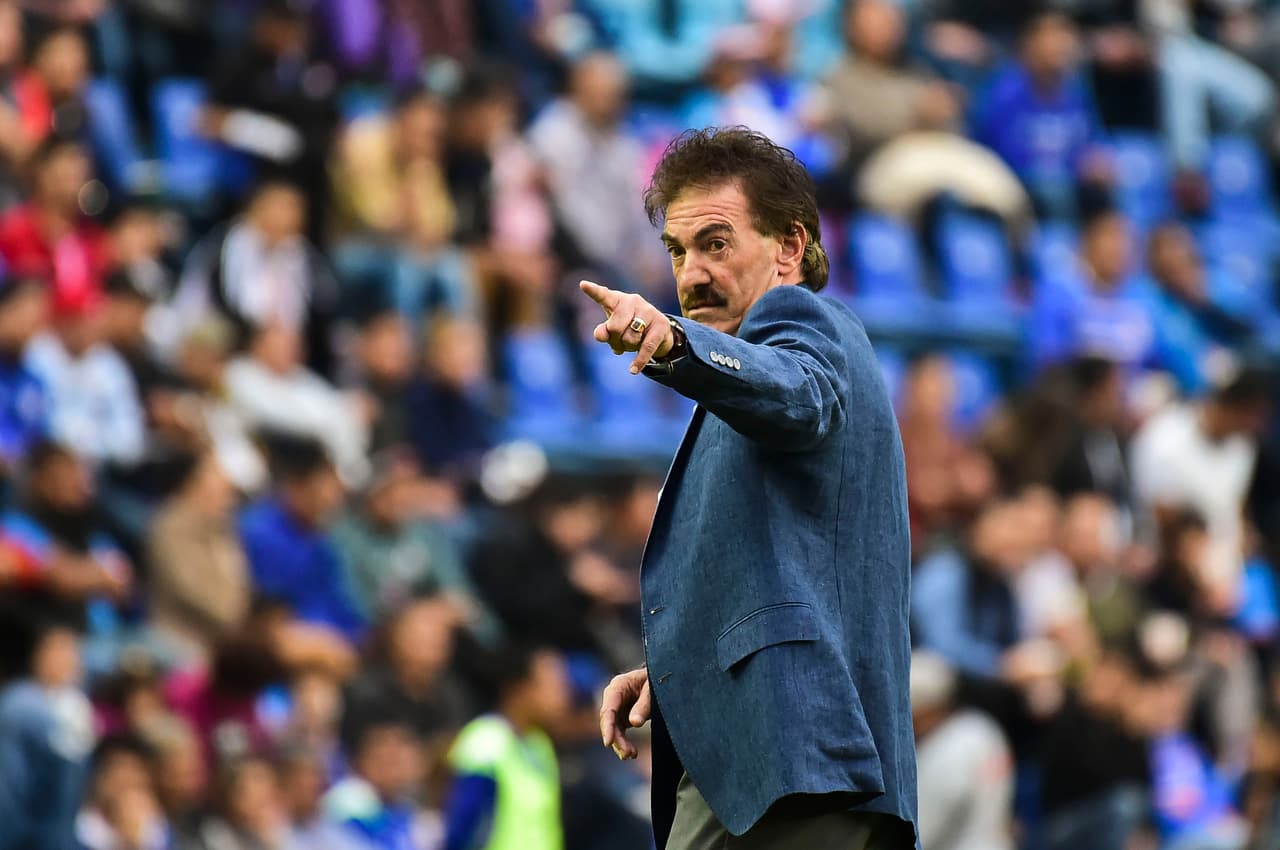 Antonio La Volpe critica la falta de apoyo de Liga MX