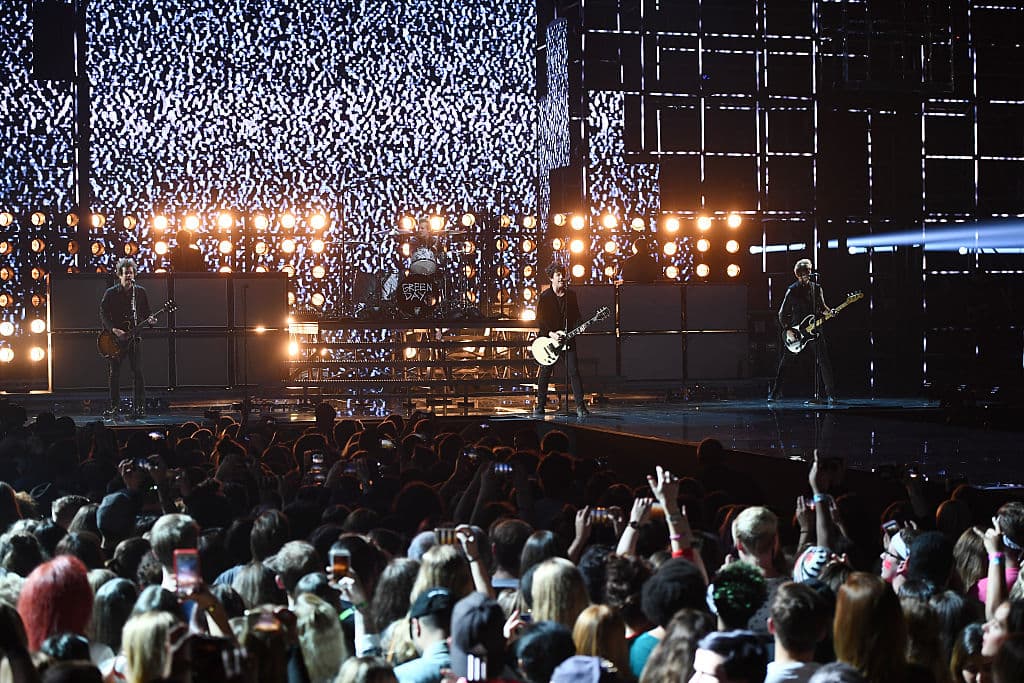 Así se veía el escenario mientras tocaba Green Day