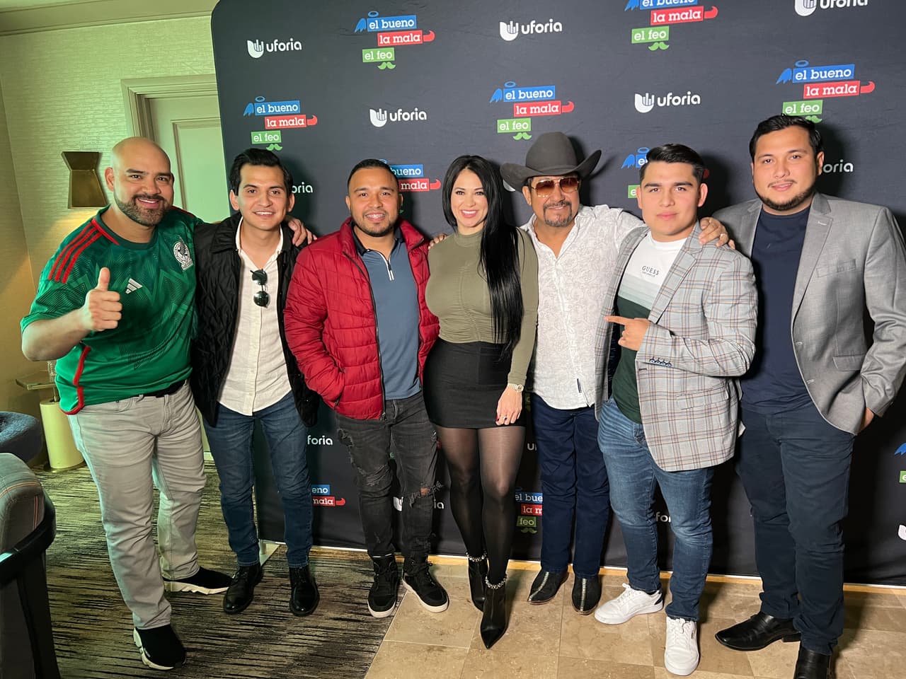 <b>Banda Fortuna</b> no podía faltar y pusieron nerviosa a Carla Medrano al tener que mostrarles su celular.